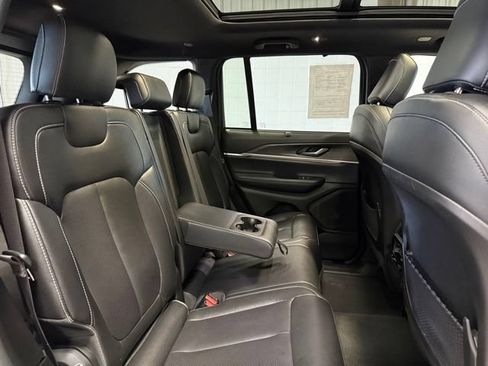 Used 2024 Jeep Grand Cherokee Limited w/ Luxury Tech Group II AWD/4WD image 21