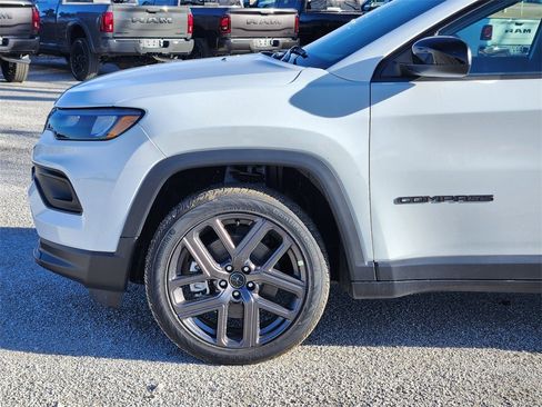 New 2026 Jeep Compass Latitude image 5