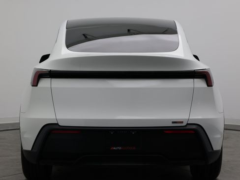 Used 2026 Tesla Model Y 2WD image 6