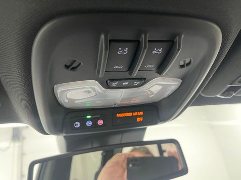 New 2025 GMC Canyon Elevation w/ Convenience Package image 9