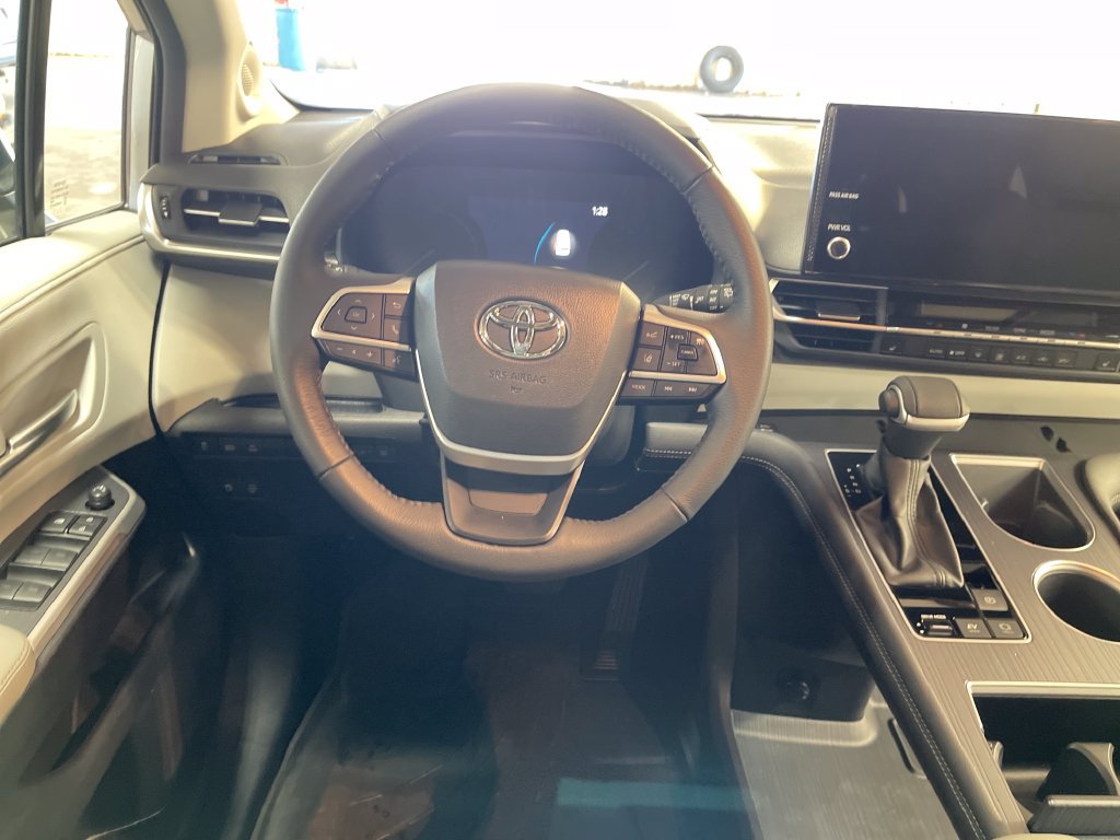 Used 2025 Toyota Sienna XLE w/ XLE Plus Package AWD/4WD image 16