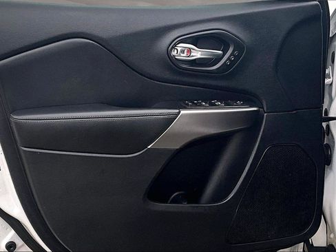 Used 2020 Jeep Cherokee Limited image 22