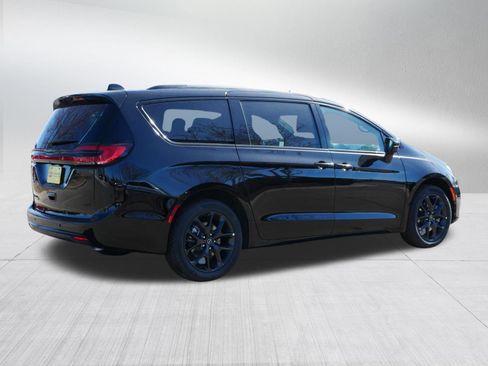 New 2026 Chrysler Pacifica Select w/ S Appearance Package image 7