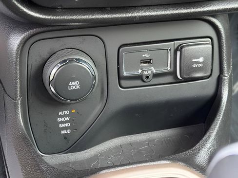 Used 2016 Jeep Renegade 75th Anniversary AWD/4WD image 19