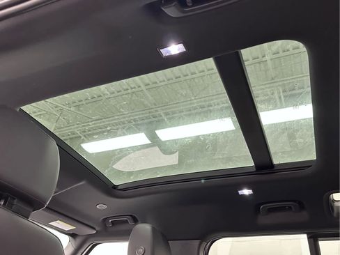 Used 2023 Land Rover Defender 110 X-Dynamic SE image 39