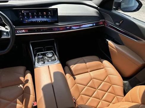 Used 2025 BMW 740i xDrive w/ Premium Package AWD/4WD image 17