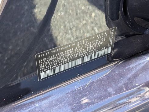 Used 2017 Volkswagen Golf image 32