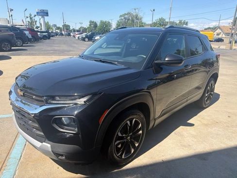 Used 2023 Chevrolet TrailBlazer LT w/ Convenience Package FWD image 3