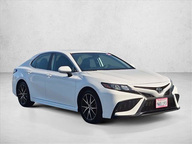 Used 2024 Toyota Camry SE FWD image 3