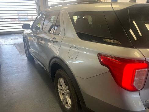 Used 2021 Ford Explorer XLT AWD/4WD image 5