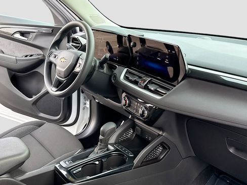 Used 2025 Chevrolet TrailBlazer LT image 5