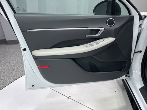 Used 2023 Hyundai Sonata SEL w/ Preferred Accessory Package image 9