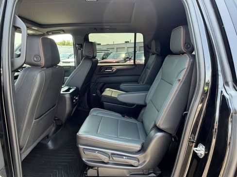 Used 2025 GMC Yukon XL AT4 w/ AT4 Premium Package AWD/4WD image 29