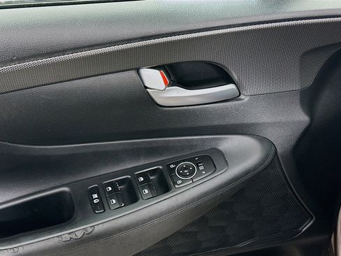 Used 2019 Hyundai Santa Fe SE image 15