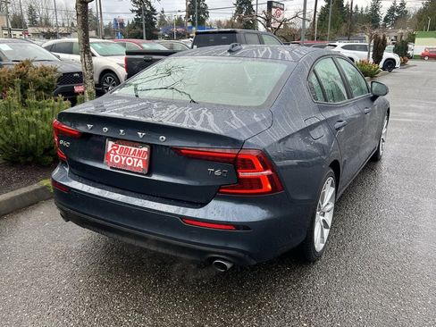 Used 2020 Volvo S60 T6 Momentum w/ Premium Package image 6
