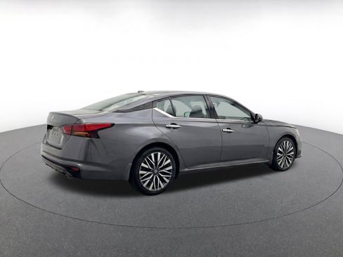 Used 2025 Nissan Altima 2.5 SV FWD image 8