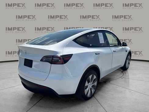 Used 2023 Tesla Model Y Long Range AWD/4WD image 3