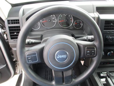 Used 2012 Jeep Liberty Sport AWD/4WD image 13