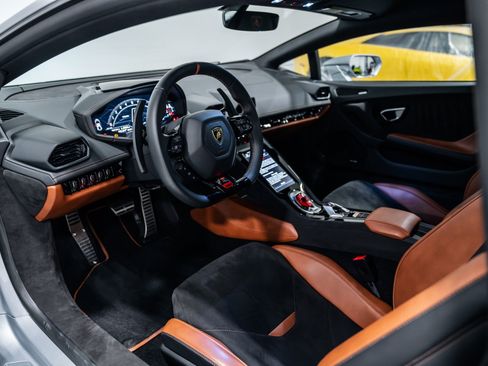 Used 2023 Lamborghini Huracan Tecnica RWD image 9