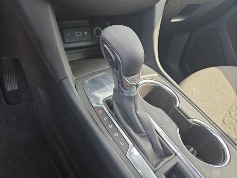Used 2024 Chevrolet Equinox LT FWD image 28