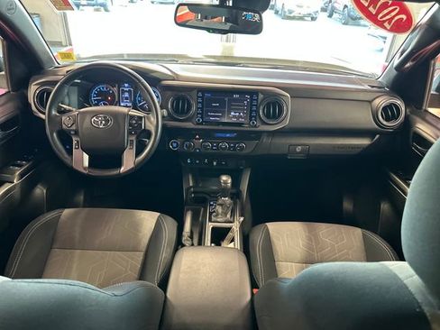 Certified 2022 Toyota Tacoma TRD Off-Road w/ Technology Package AWD/4WD image 12