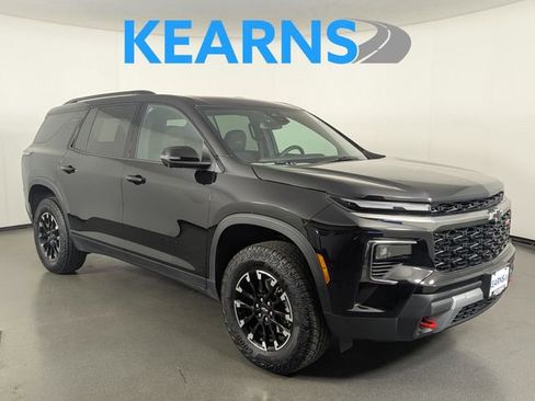 Used 2025 Chevrolet Traverse Z71 image 1