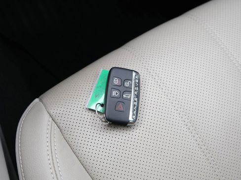 Used 2020 Land Rover Range Rover Velar R-Dynamic S image 47