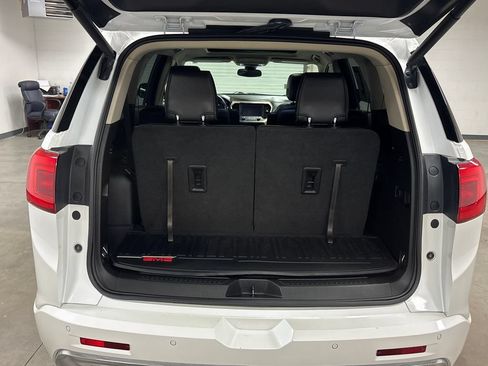Used 2019 GMC Acadia Denali w/ Technology Package FWD image 18