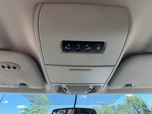 Used 2012 Chrysler Town & Country Touring w/ Entertainment Group #1 FWD image 17