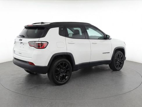 Used 2023 Jeep Compass Latitude w/ Sun and Sound Group AWD/4WD image 4
