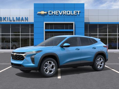 New 2026 Chevrolet Trax LS w/ LS Convenience Package FWD image 2