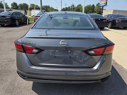 Used 2025 Nissan Altima 2.5 SV FWD image 4