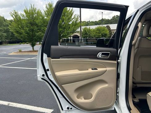 Used 2017 Jeep Grand Cherokee Overland w/ Jeep Active Safety Group AWD/4WD image 61