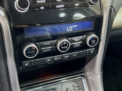 Used 2022 Subaru Ascent Limited w/ Technology Package image 16
