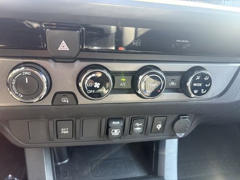 Used 2018 Toyota Tacoma TRD Sport image 20