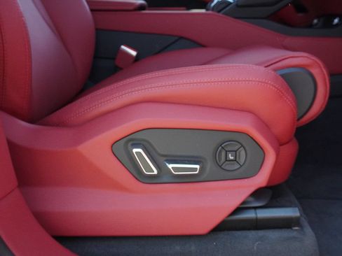 Used 2022 Lamborghini Urus AWD/4WD image 32