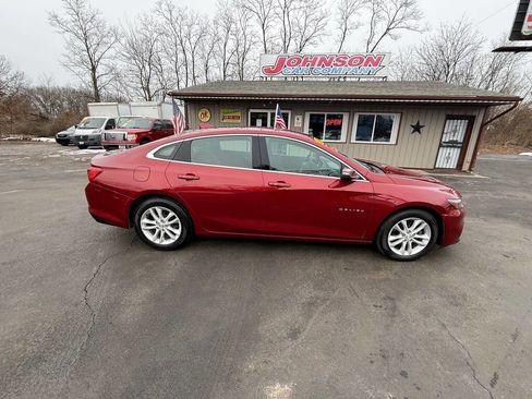 Used 2017 Chevrolet Malibu LT w/ Leather Package image 3