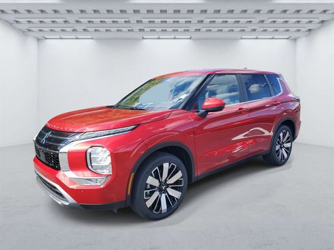 New 2025 Mitsubishi Outlander SE image 2