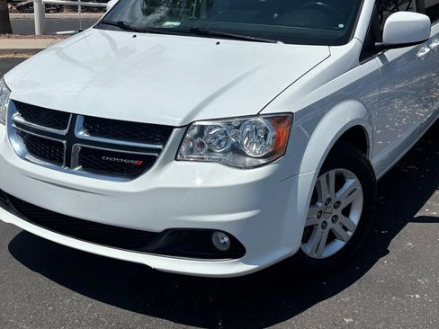Used 2019 Dodge Grand Caravan SXT FWD image 3