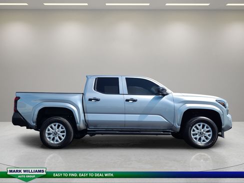Used 2025 Toyota Tacoma SR AWD/4WD image 2