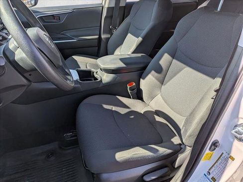 Used 2022 Toyota RAV4 LE image 10