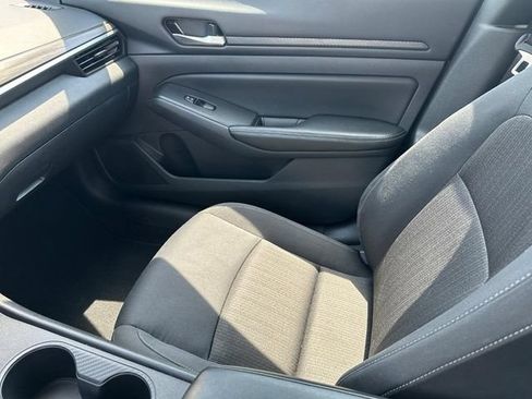 Used 2025 Nissan Altima 2.5 SV FWD image 24