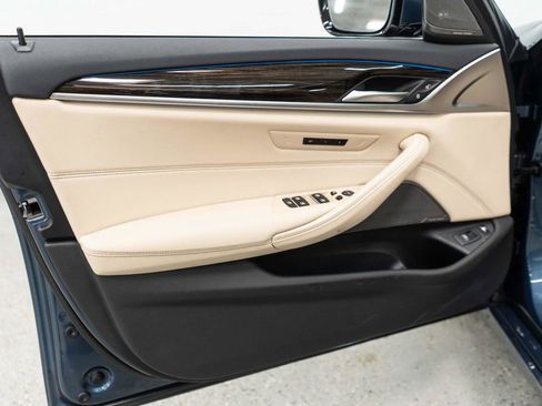 Used 2023 BMW 530e xDrive w/ Premium Package image 13