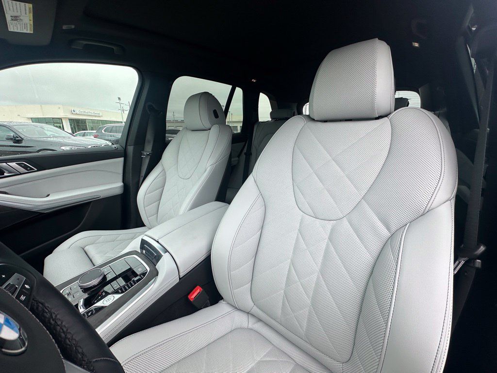 Certified 2026 BMW X5 sDrive40i w/ Parking Assistance Package RWD image 9