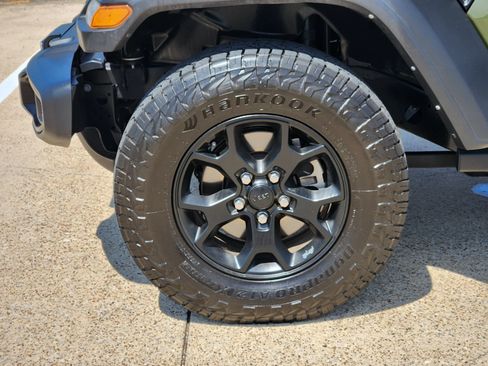 Used 2022 Jeep Wrangler Unlimited Sport AWD/4WD image 16