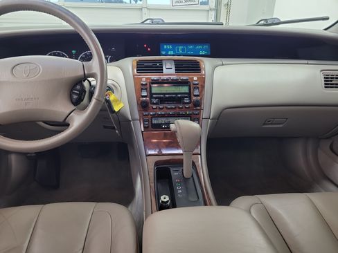 Used 2000 Toyota Avalon XLS FWD image 15