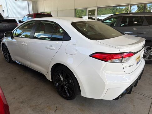Used 2026 Toyota Corolla SE FWD image 2