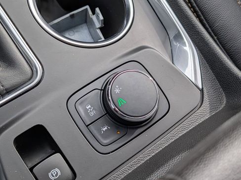 Used 2020 Chevrolet Traverse RS FWD image 28