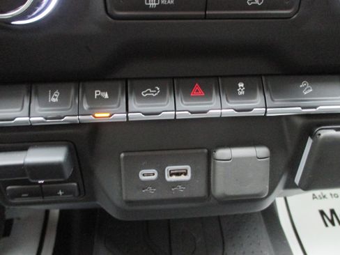 Used 2024 Chevrolet Silverado 2500 Custom w/ Custom Value Package image 20