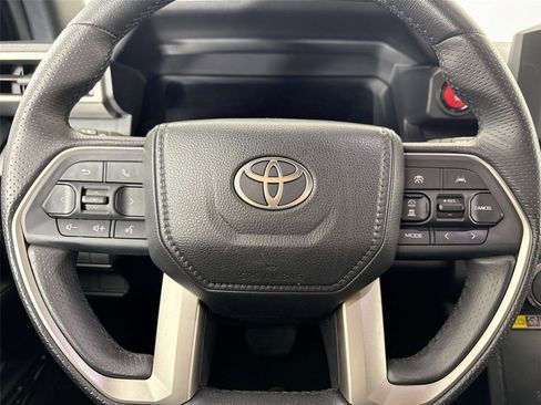 Certified 2025 Toyota 4Runner TRD Off-Road AWD/4WD image 17